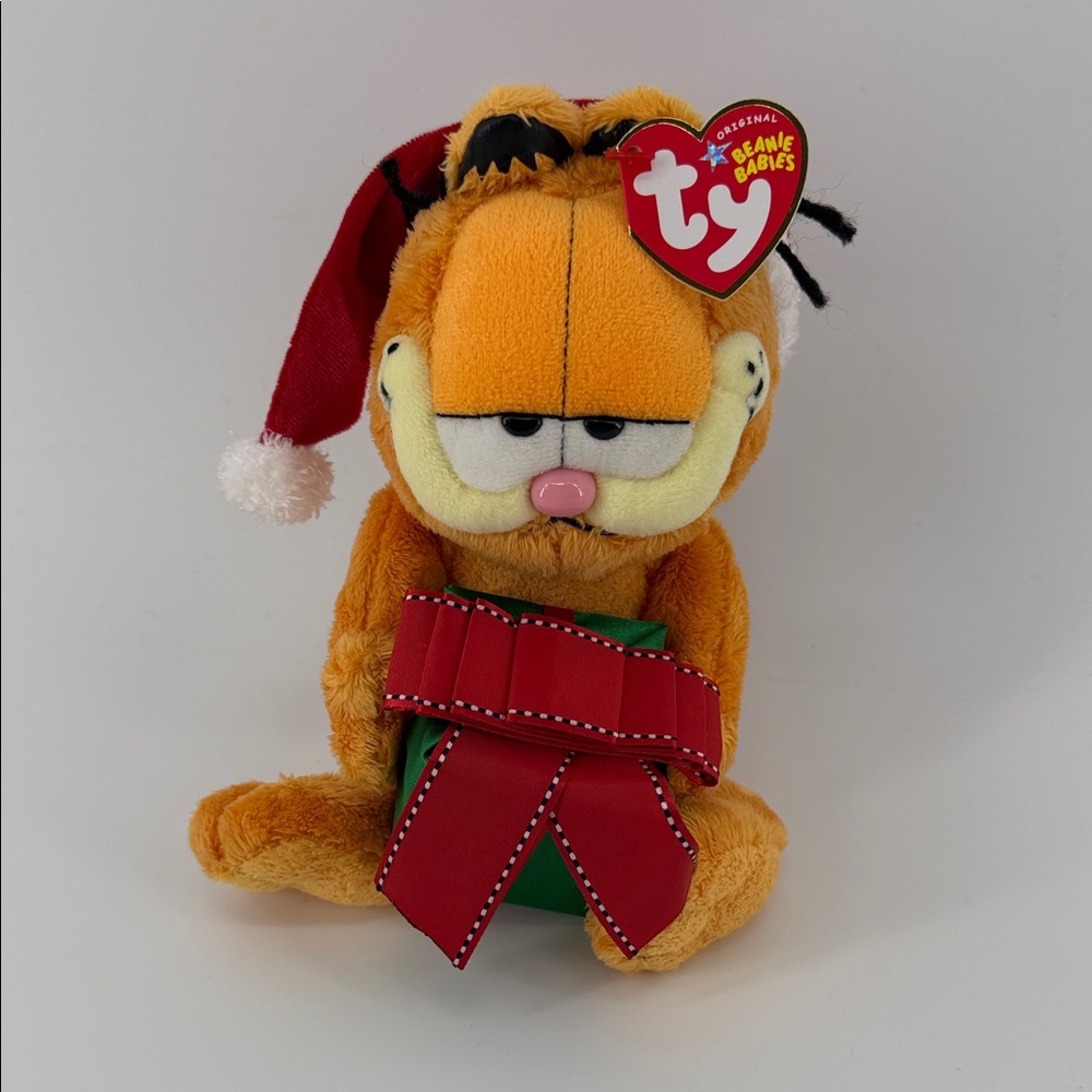 Ty Beanie Babies Happy Holidays Garfield Santa Hat Holding Present 2005, NWT
